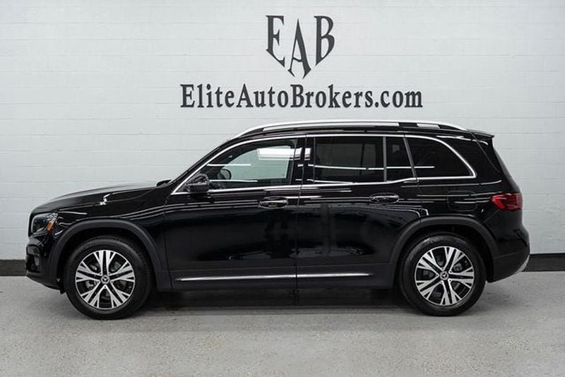 Used 2024 Mercedes-Benz GLB 250 4MATIC w/ Driver Assistance Package image 2