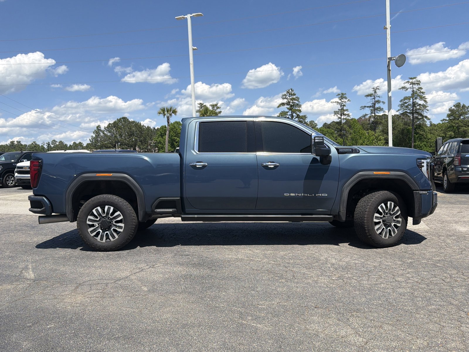 Certified 2025 GMC Sierra 2500 Denali Ultimate AWD/4WD image 13
