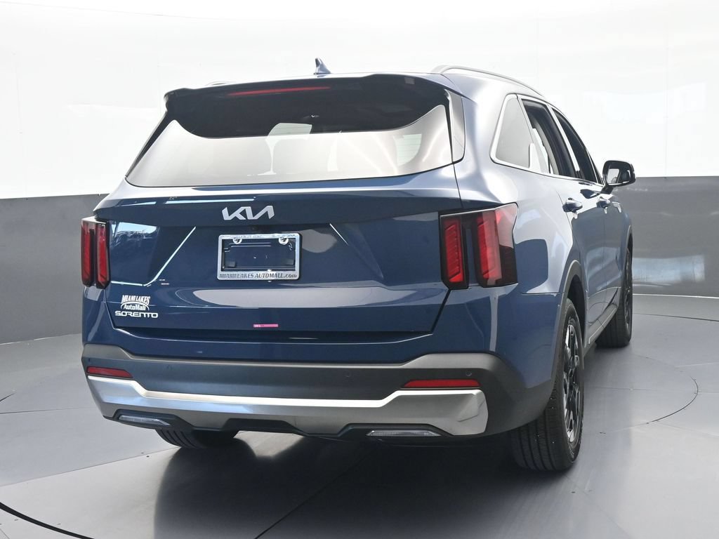 Used 2025 Kia Sorento S w/ Panoramic Sunroof Package FWD image 5
