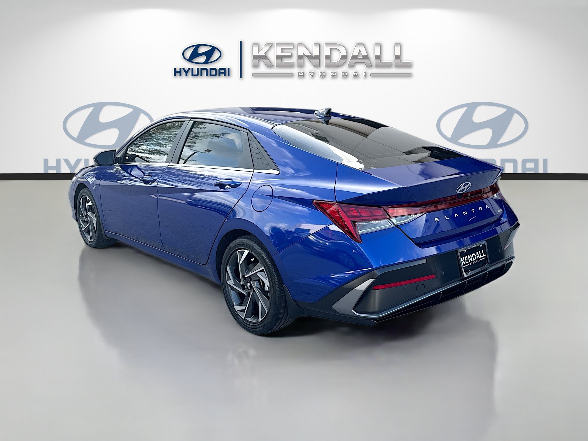 Used 2024 Hyundai Elantra Limited FWD image 4