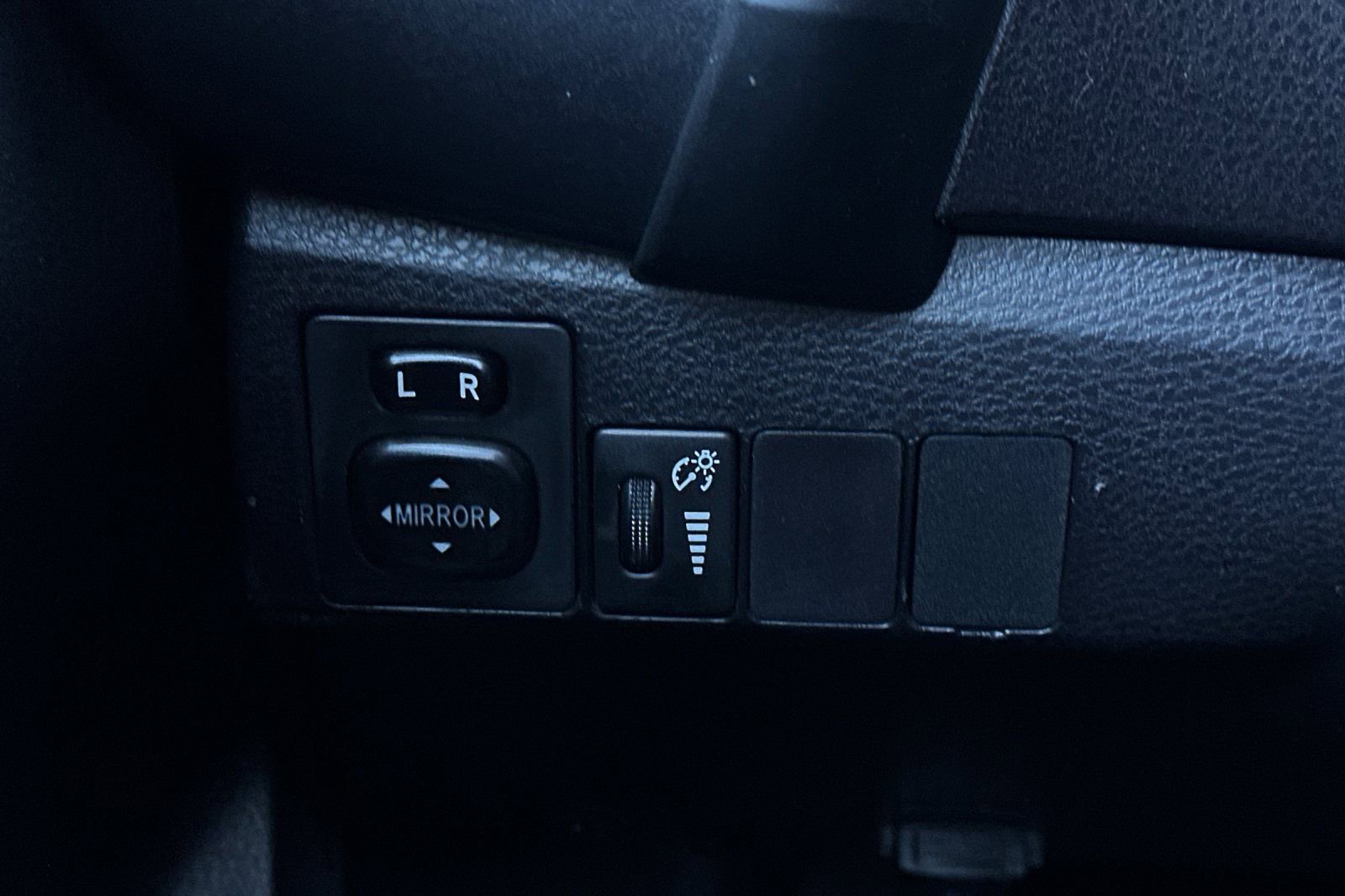 Used 2017 Toyota Corolla SE w/ Carpet Mat Package (TMS) image 27