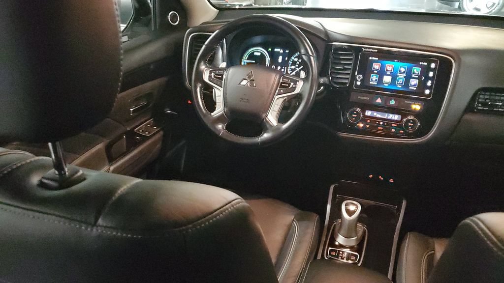 Used 2018 Mitsubishi Outlander GT AWD/4WD image 14
