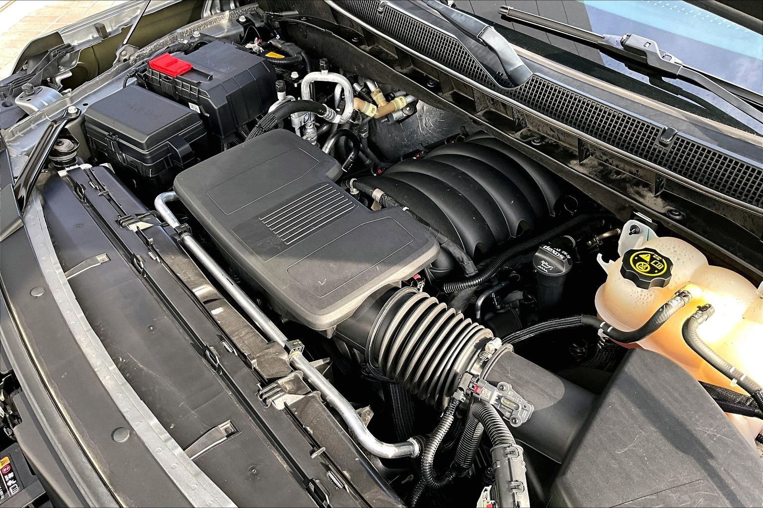 Used 2023 Chevrolet Suburban Z71 w/ Z71 Off-Road Package AWD/4WD image 32