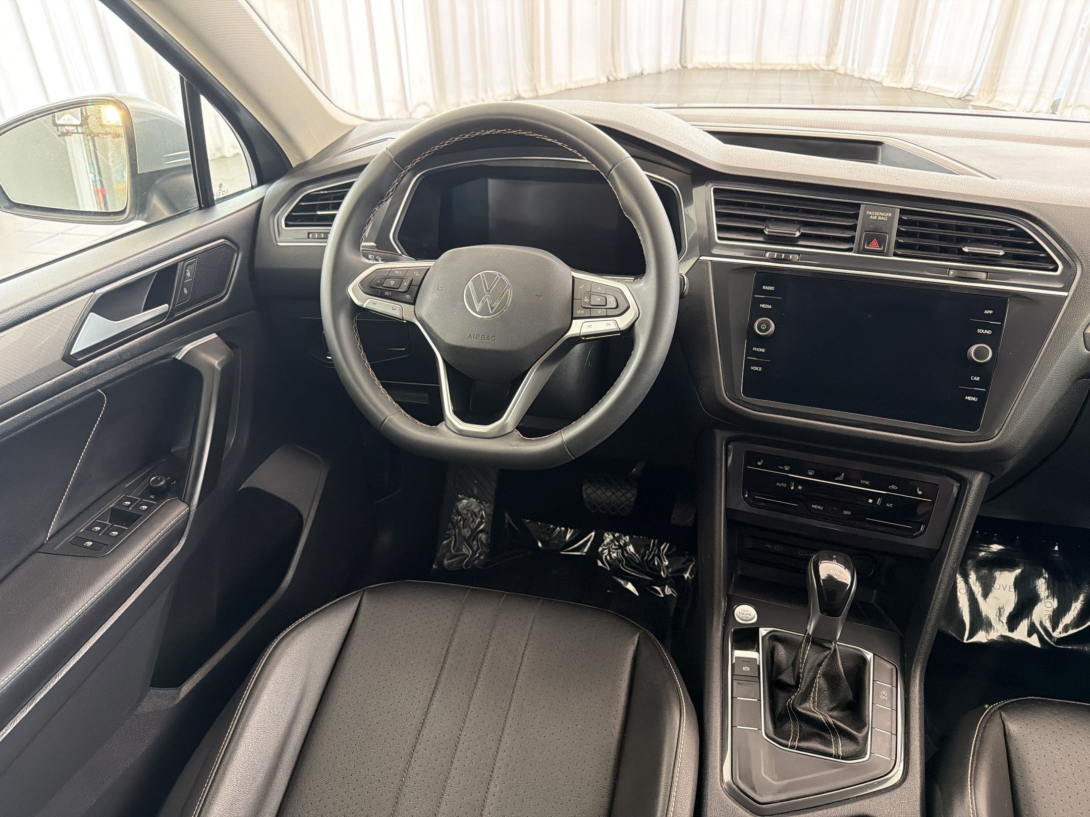 Used 2022 Volkswagen Tiguan SE FWD image 27