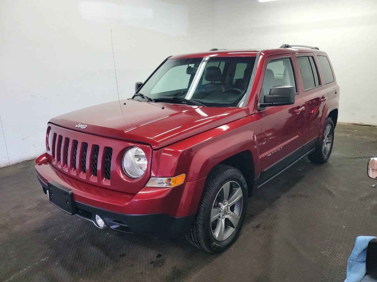 Used 2017 Jeep Patriot High Altitude FWD image 1