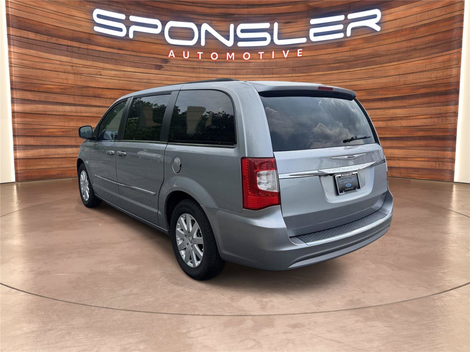 Used 2015 Chrysler Town & Country Touring FWD image 3