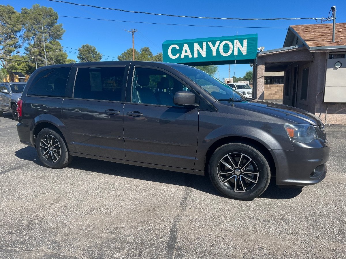 Used 2016 Dodge Grand Caravan R/T w/ Driver Convenience Group FWD image 2