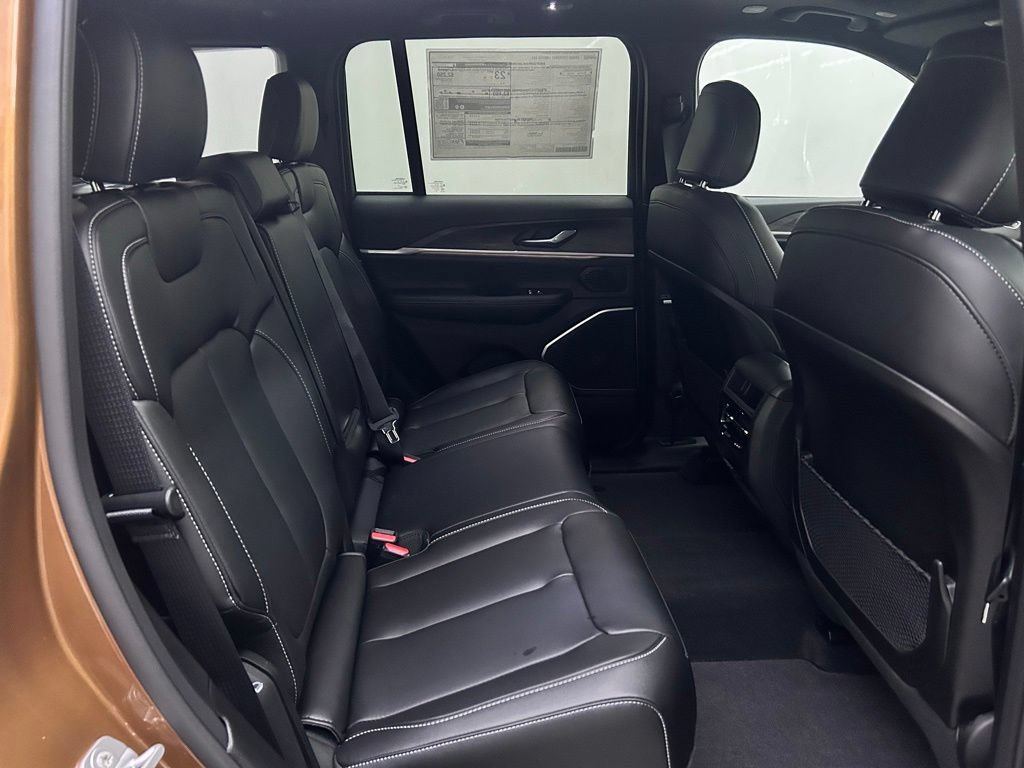 New 2026 Jeep Grand Cherokee Limited w/ Limited Altitude Package AWD/4WD image 14