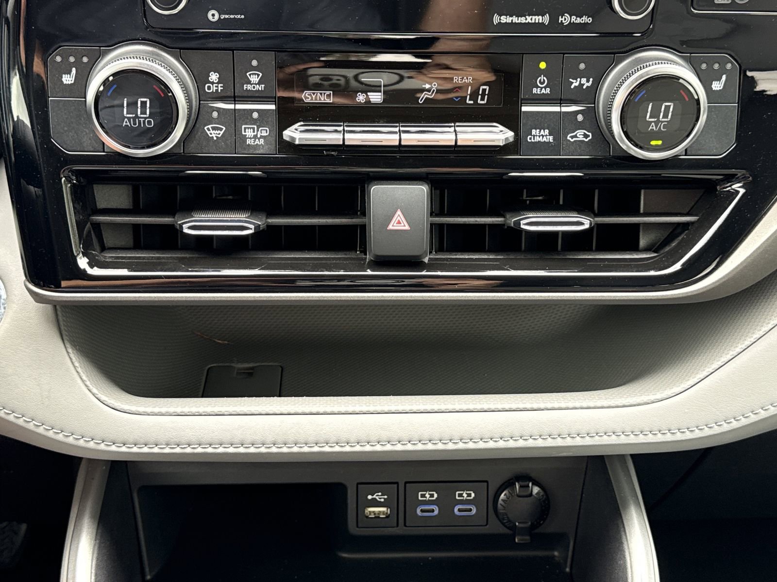 Used 2022 Toyota Highlander XLE FWD image 27