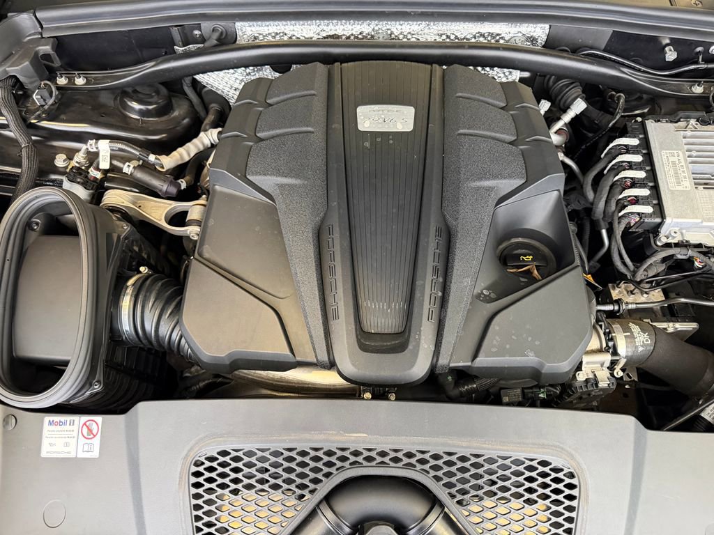 Certified 2024 Porsche Macan S AWD/4WD image 27