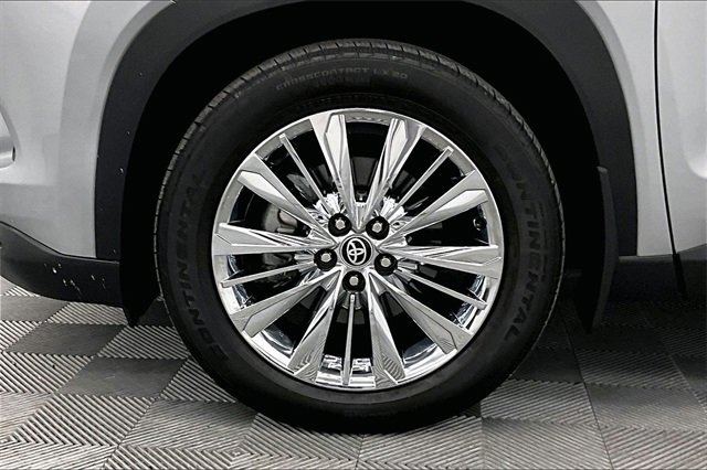 Used 2024 Toyota Grand Highlander Platinum image 9