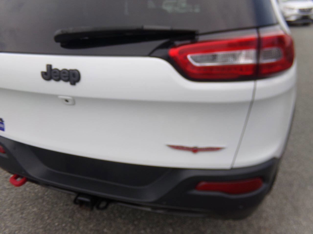 Used 2018 Jeep Cherokee Trailhawk w/ Cold Weather Group image 9