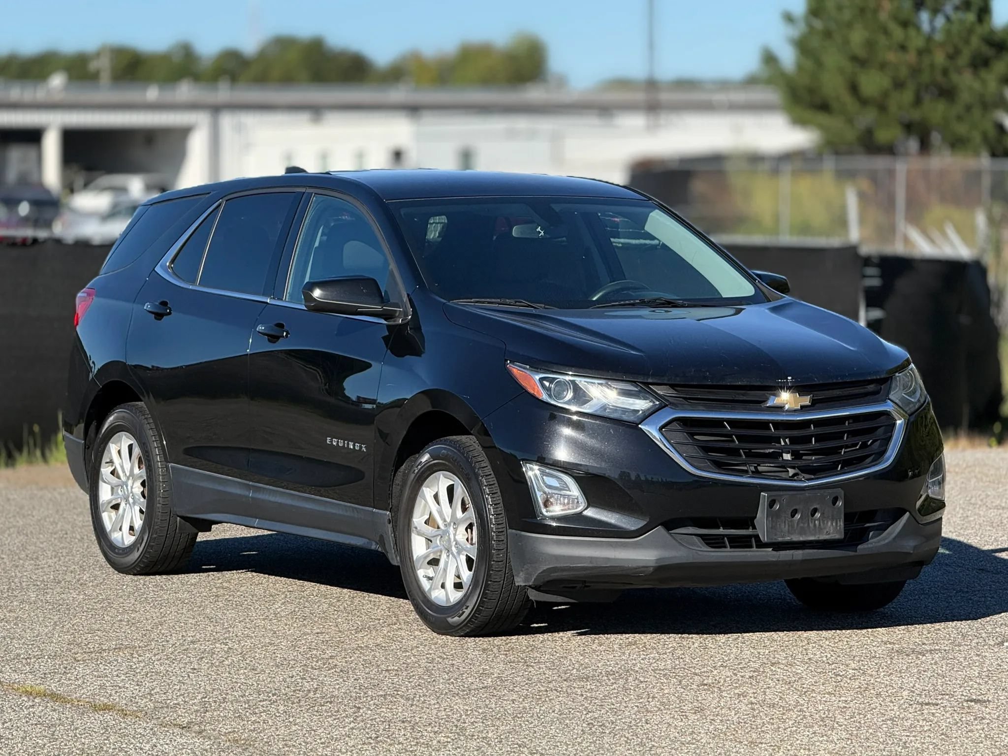 Used 2018 Chevrolet Equinox LT FWD image 1