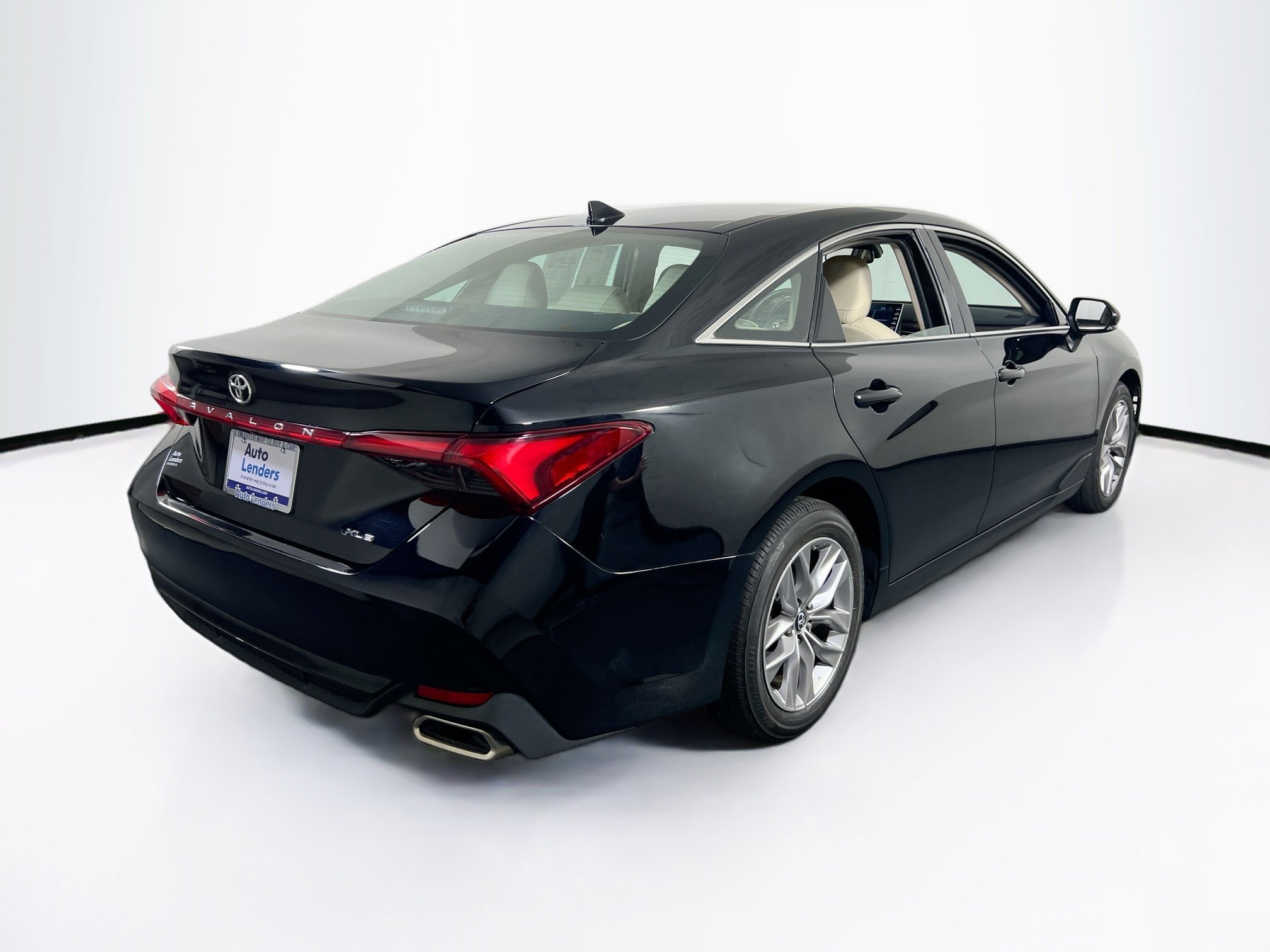 Used 2019 Toyota Avalon XLE image 5