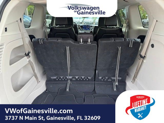 Used 2024 Chrysler Pacifica Limited FWD image 7
