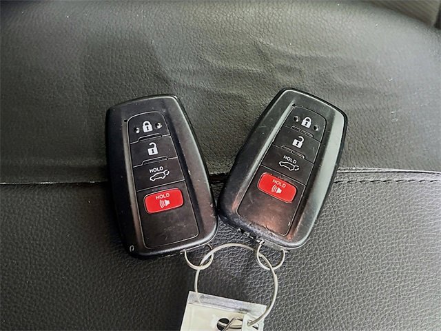 Used 2019 Toyota RAV4 Limited image 32