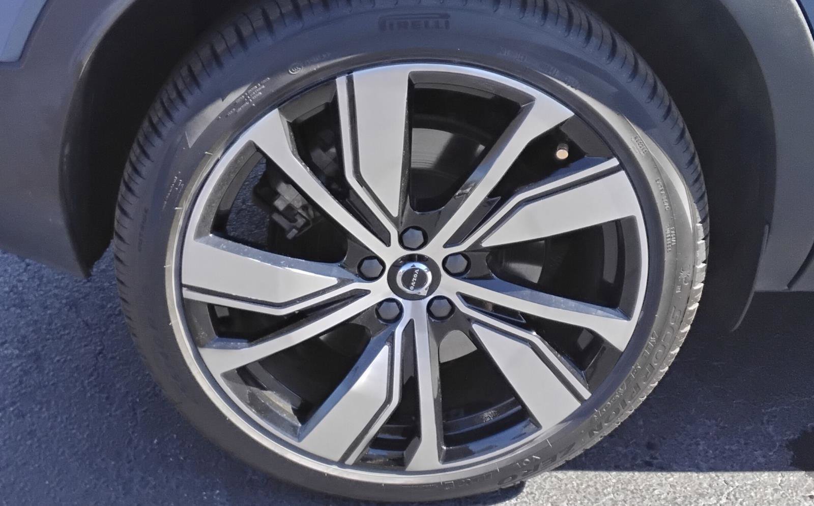 Used 2021 Volvo XC40 P8 Recharge w/ Advanced Package image 13