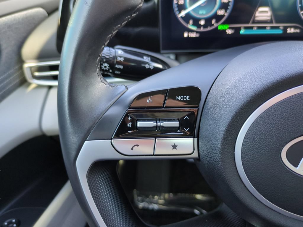 Certified 2024 Hyundai Elantra Limited FWD image 20