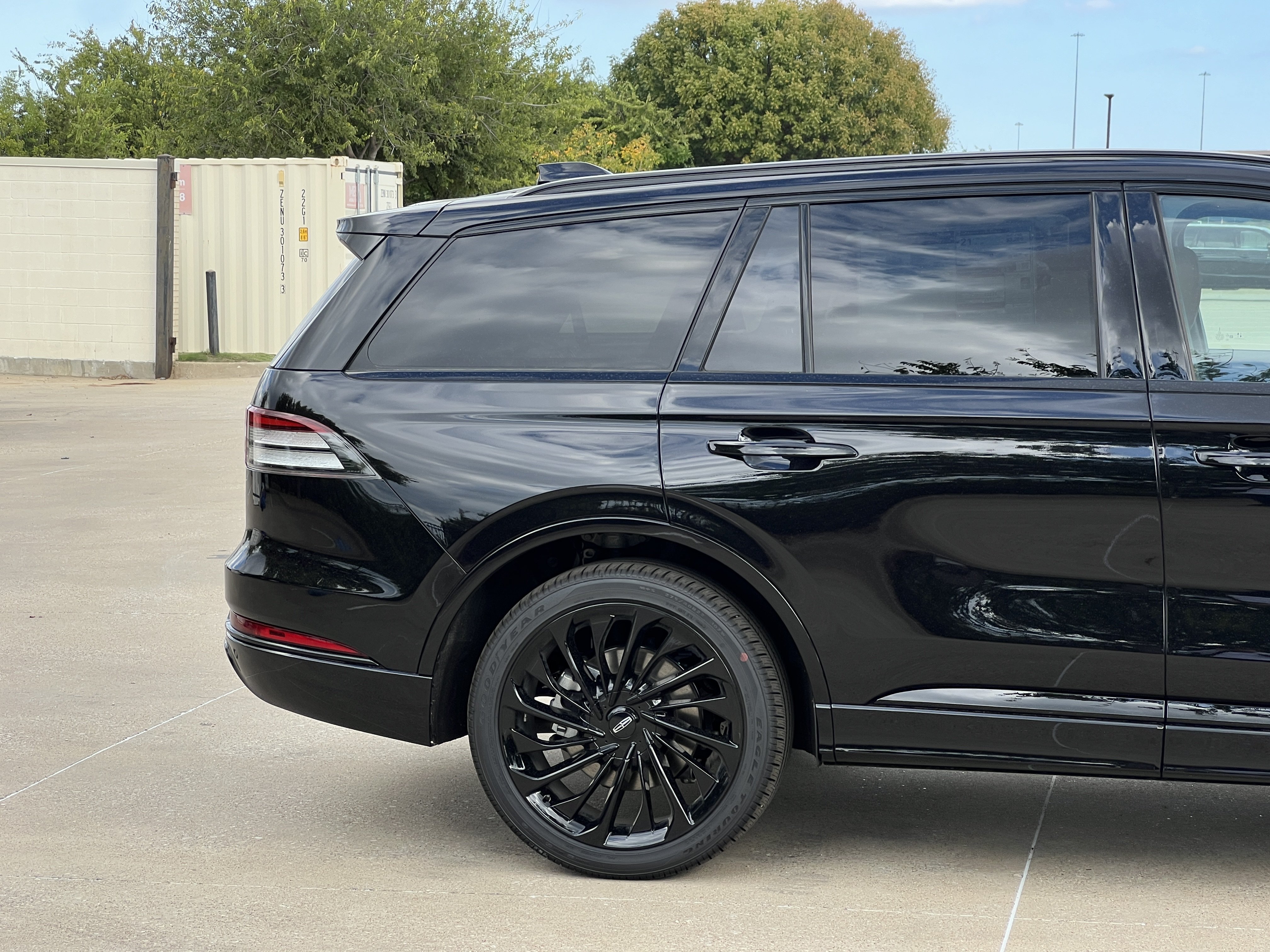 New 2026 Lincoln Aviator Reserve w/ Jet Appearance Package RWD image 11