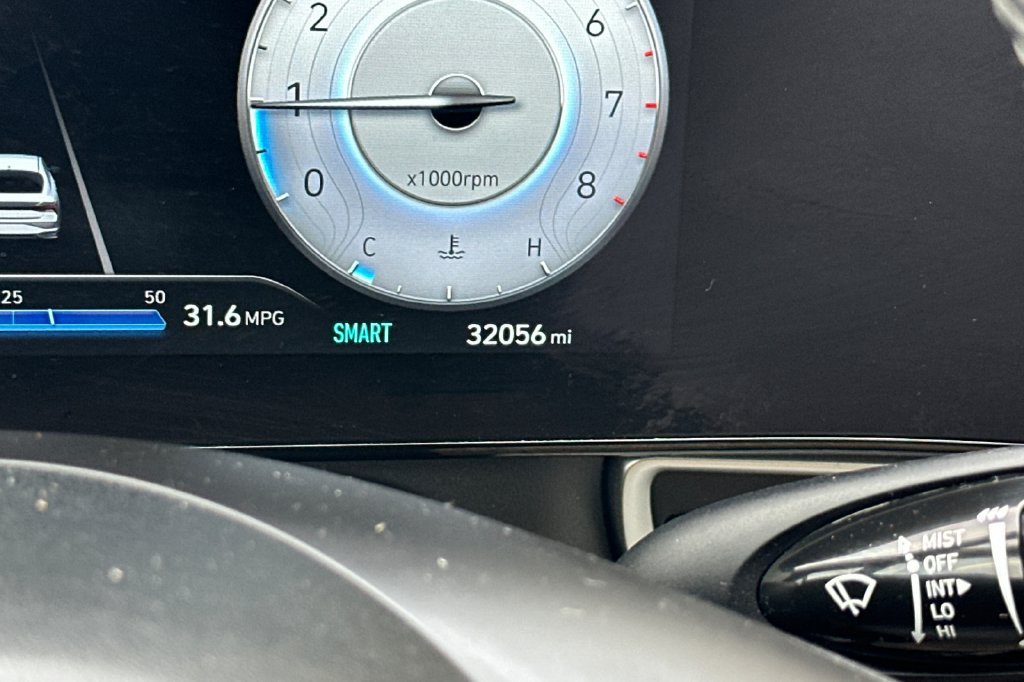 Used 2023 Hyundai Elantra Limited FWD image 30