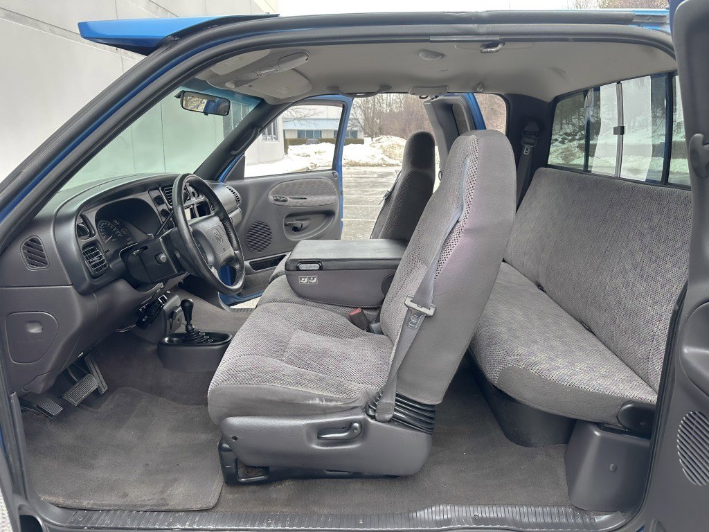 Used 2000 Dodge Ram 1500 Truck ST image 16