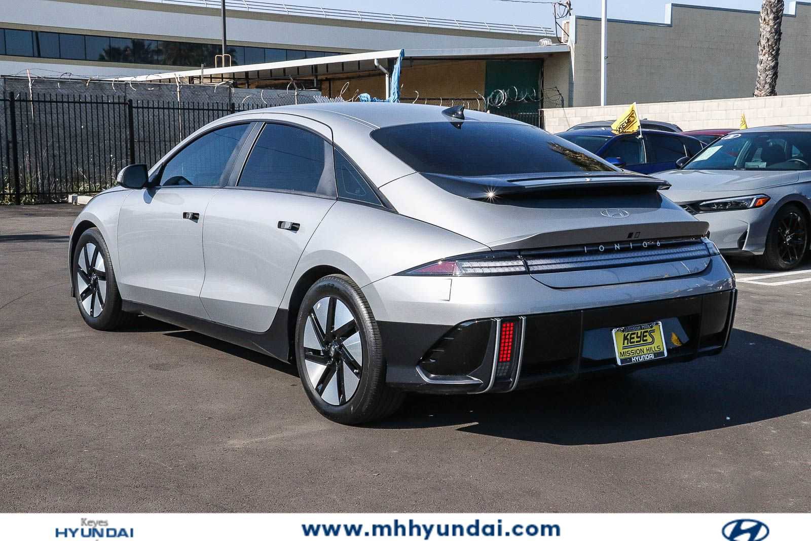 Used 2023 Hyundai Ioniq 6 SE RWD image 2