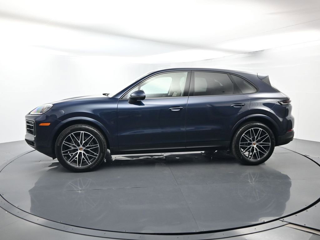 Used 2025 Porsche Cayenne image 2