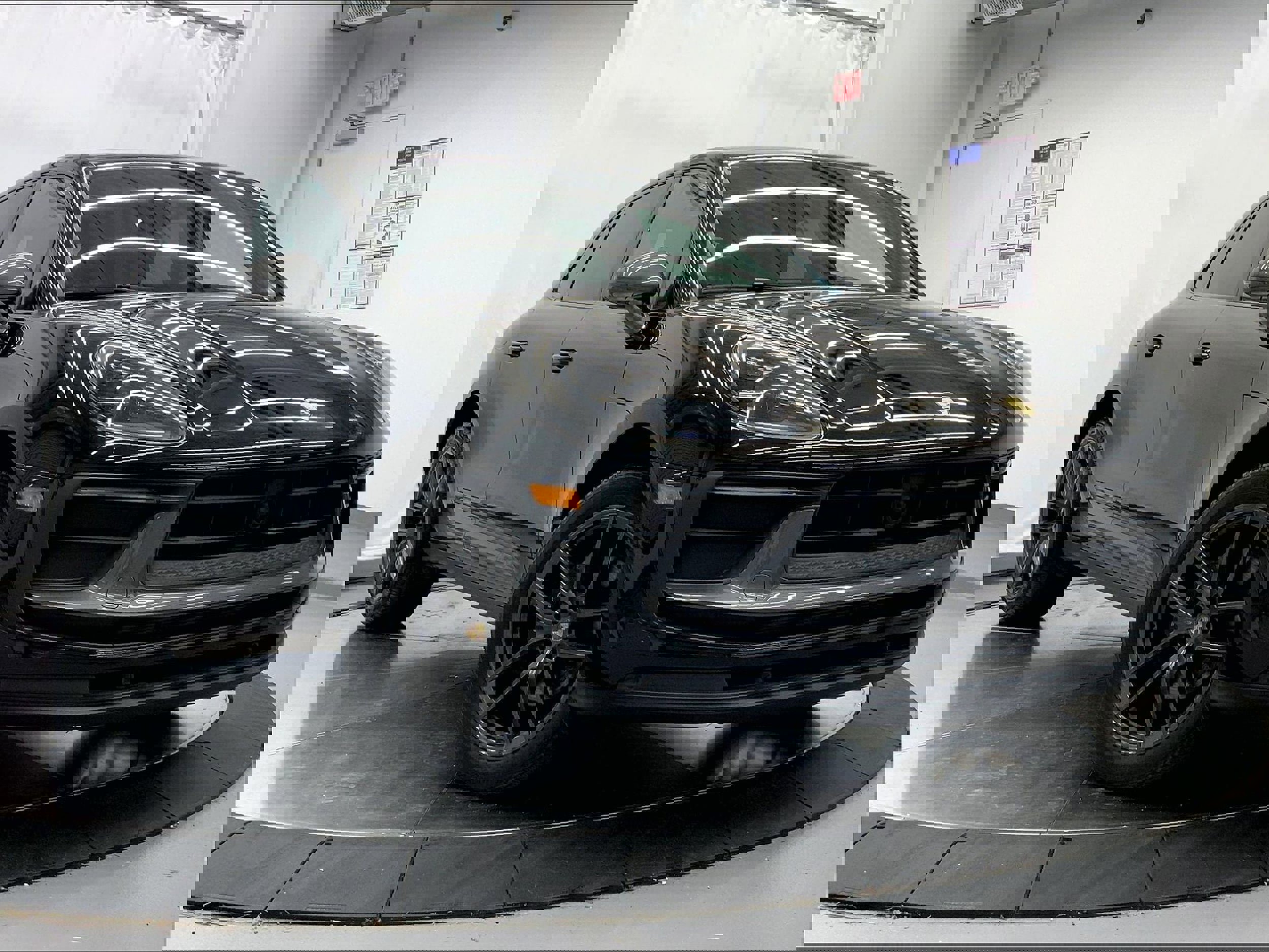 Used 2023 Porsche Macan Turbo image 9