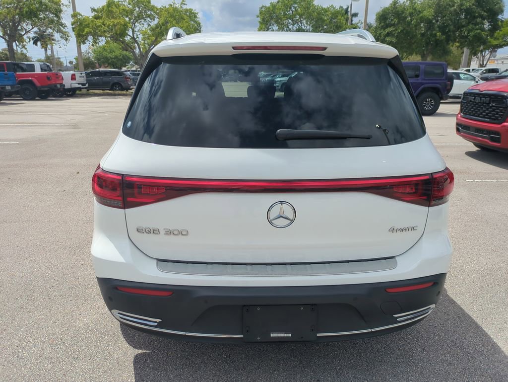 Used 2023 Mercedes-Benz EQB 300 4MATIC image 7