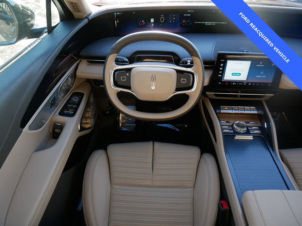 Used 2025 Lincoln Nautilus Reserve image 12