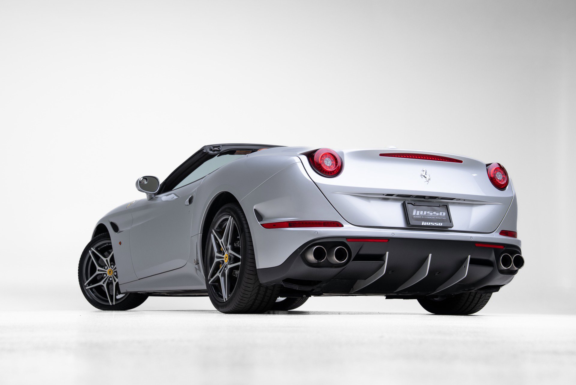 Used 2016 Ferrari California T image 19