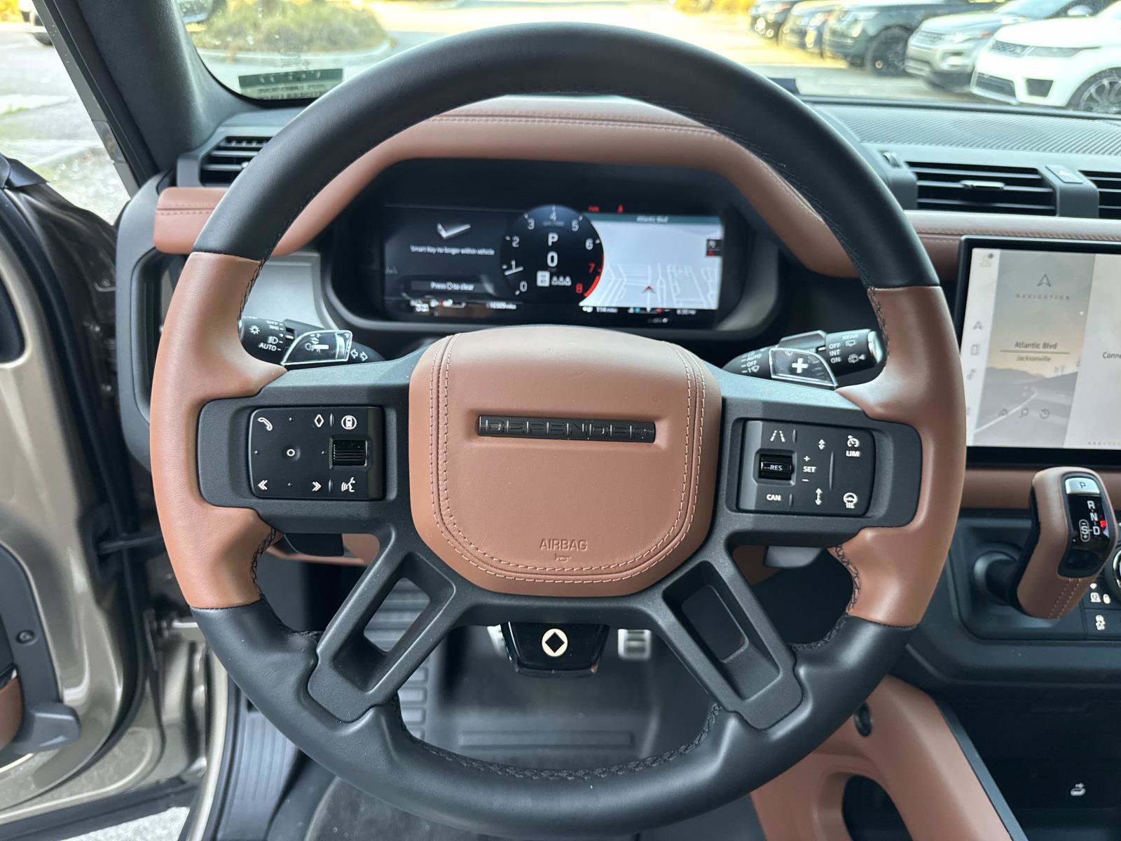 Used 2025 Land Rover Defender 110 image 28