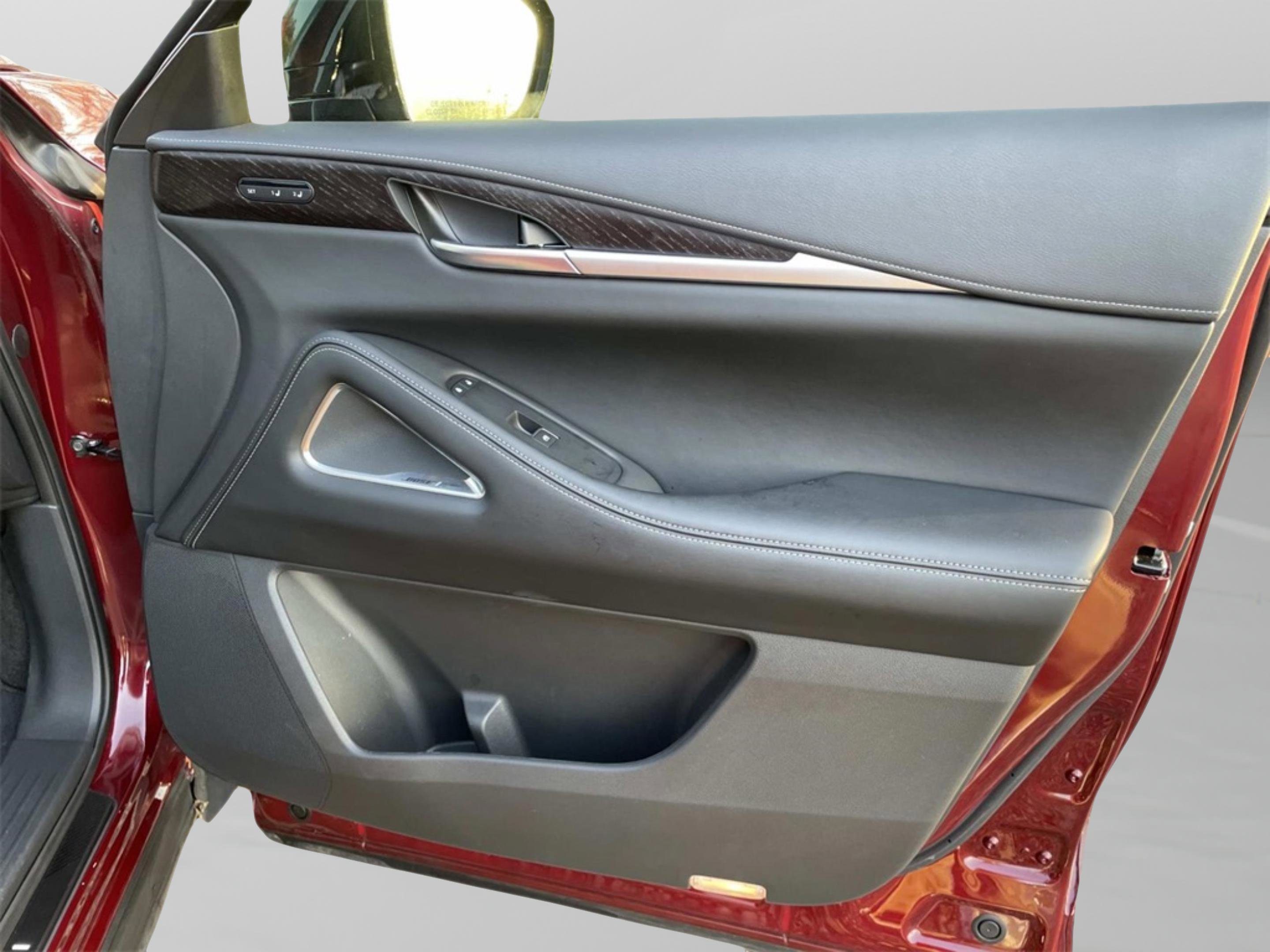 Used 2025 INFINITI QX60 Sensory w/ Vision Package image 16