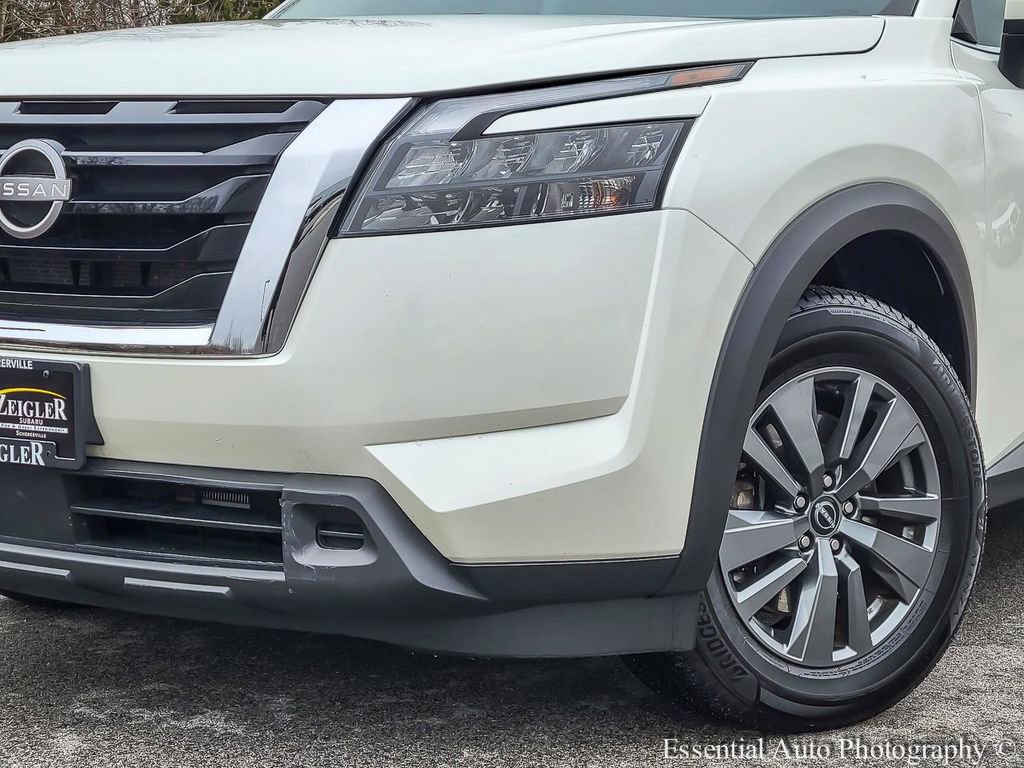 Used 2024 Nissan Pathfinder SV AWD/4WD image 3