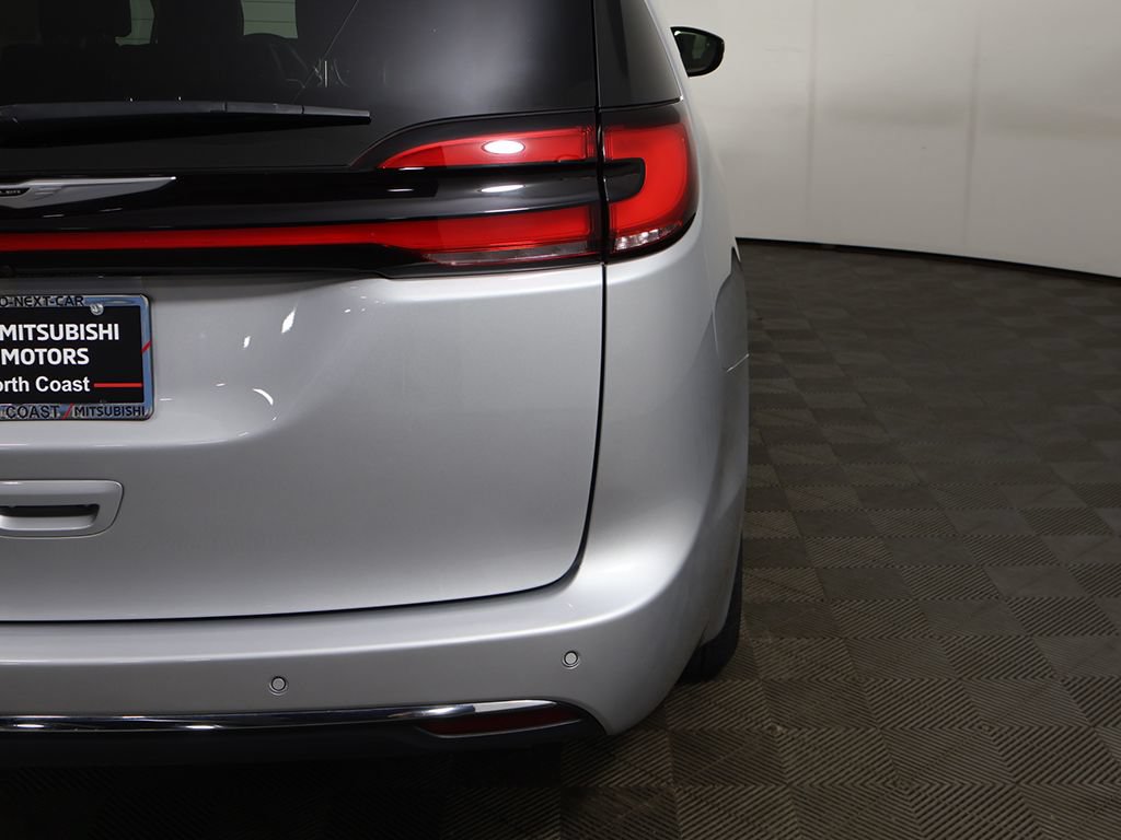 Used 2024 Chrysler Pacifica Touring-L FWD image 17