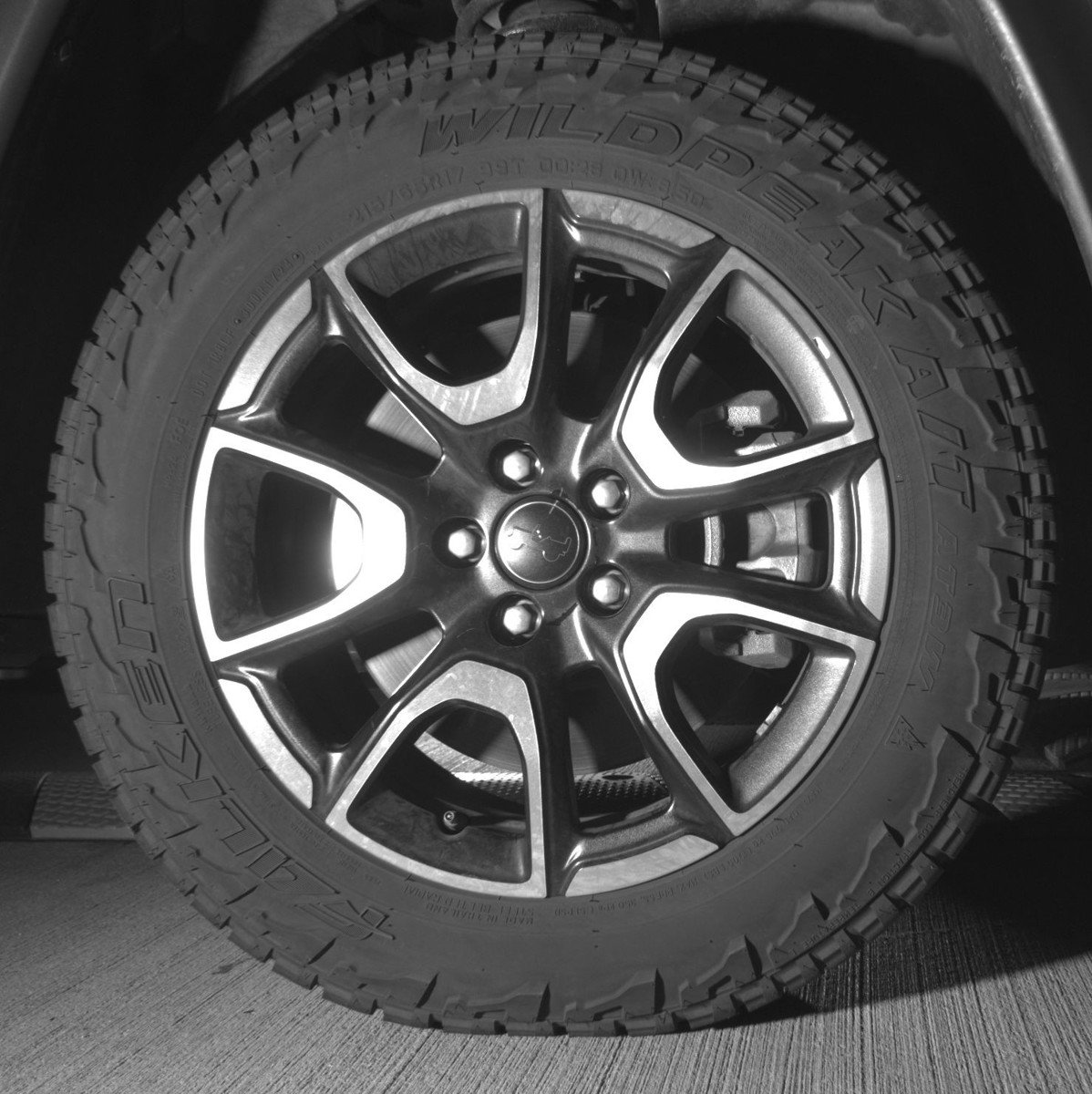 Used 2025 Jeep Compass Trailhawk AWD/4WD image 13