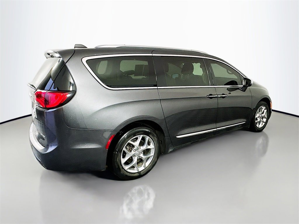 Used 2018 Chrysler Pacifica Limited image 8