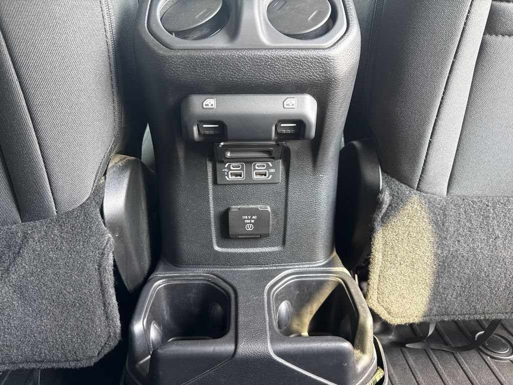 Used 2018 Jeep Wrangler Unlimited Sahara AWD/4WD image 35