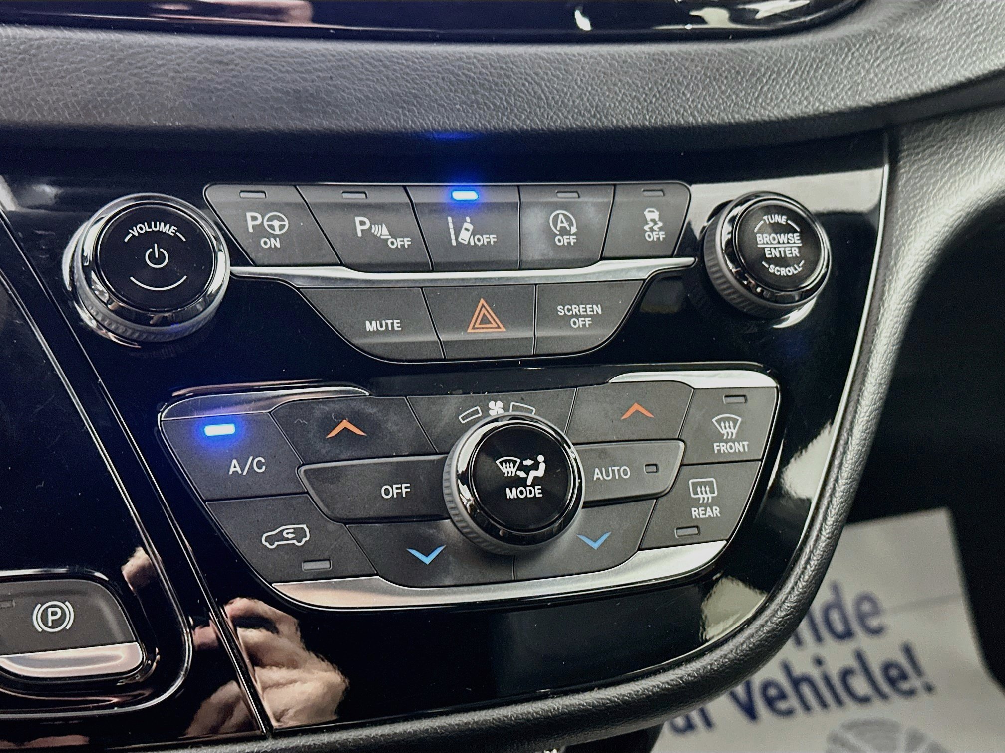 Used 2020 Chrysler Pacifica Touring-L FWD image 16