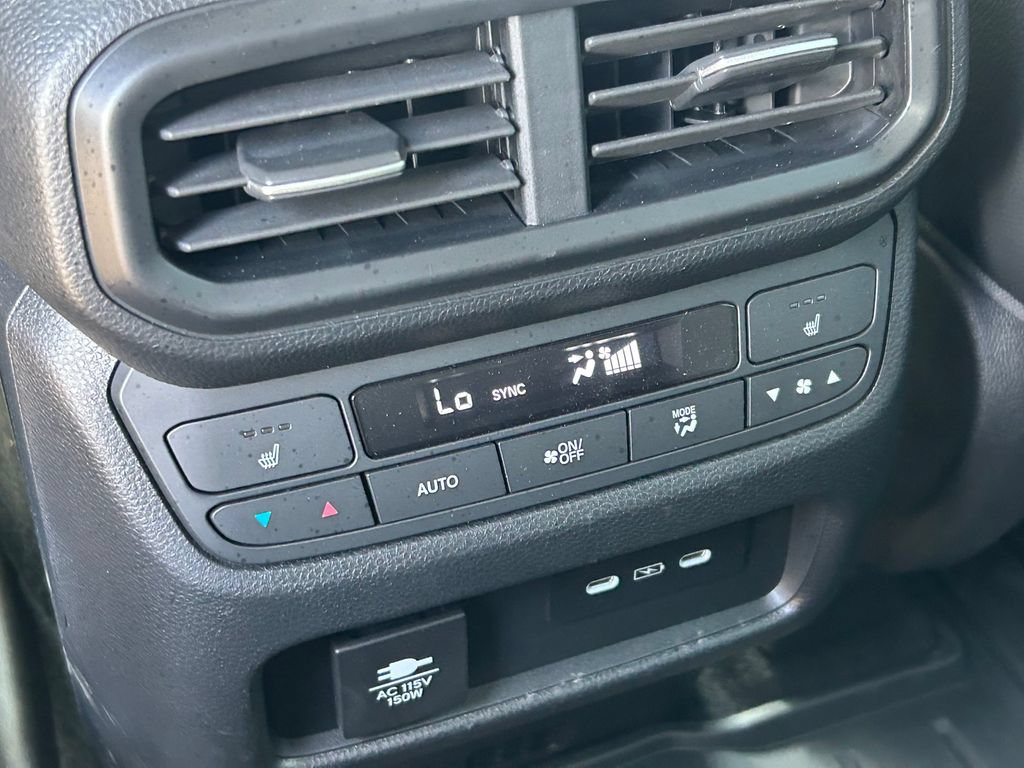 Used 2025 Honda Pilot Black Edition image 25