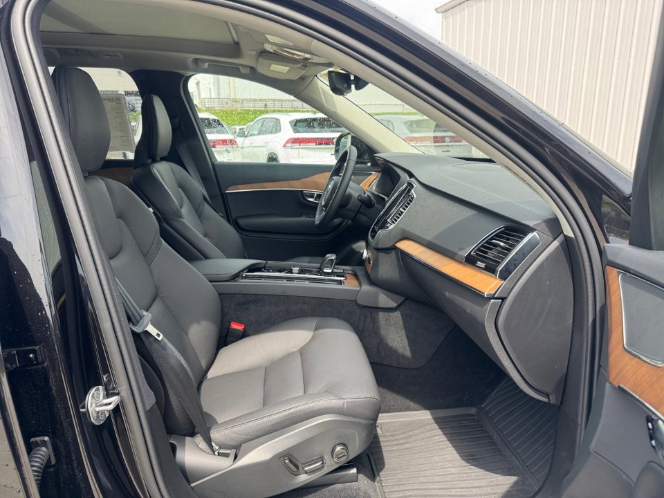 New 2025 Volvo XC90 T8 Plus w/ Protection Package Premier image 22