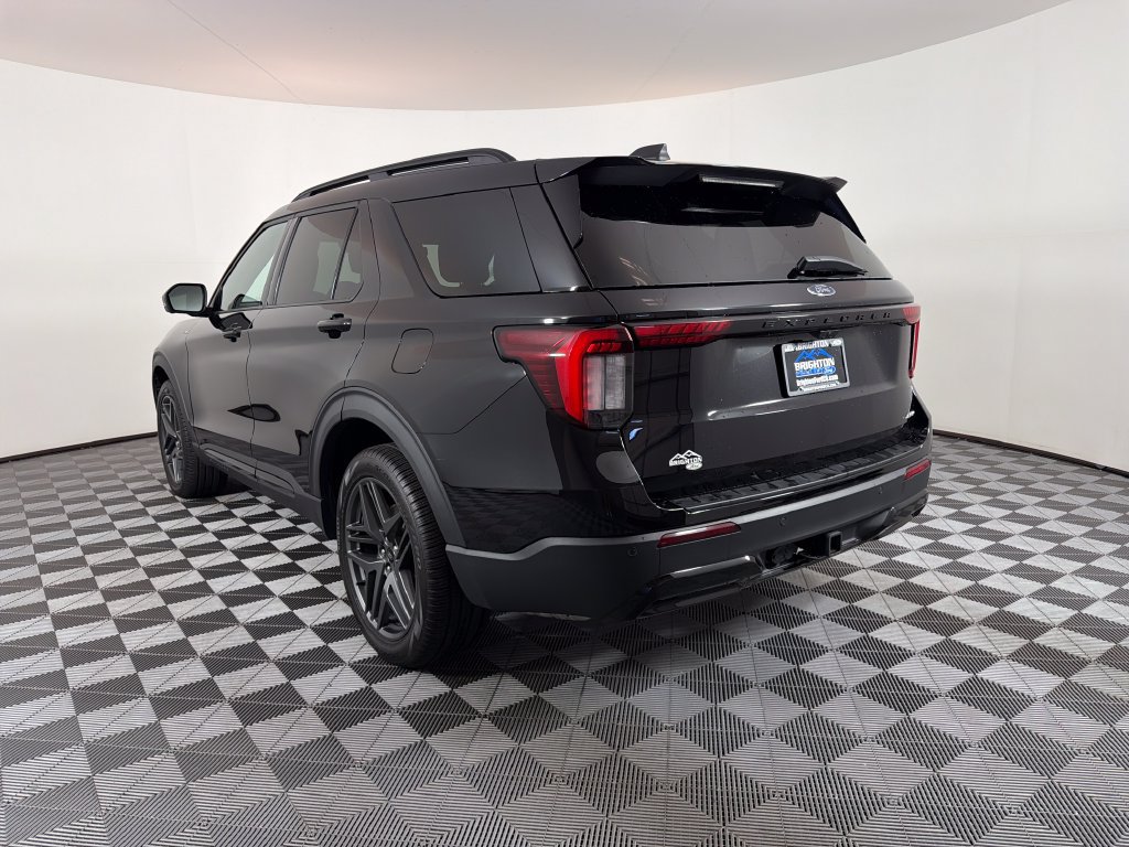 Used 2025 Ford Explorer ST-Line w/ Premium Package AWD/4WD image 5