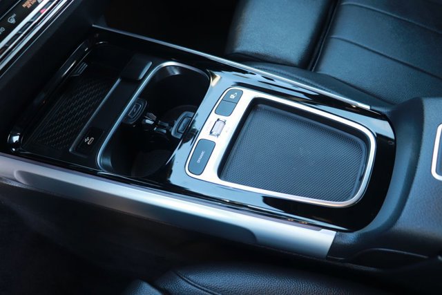 Used 2024 Mercedes-Benz GLB 250 image 24