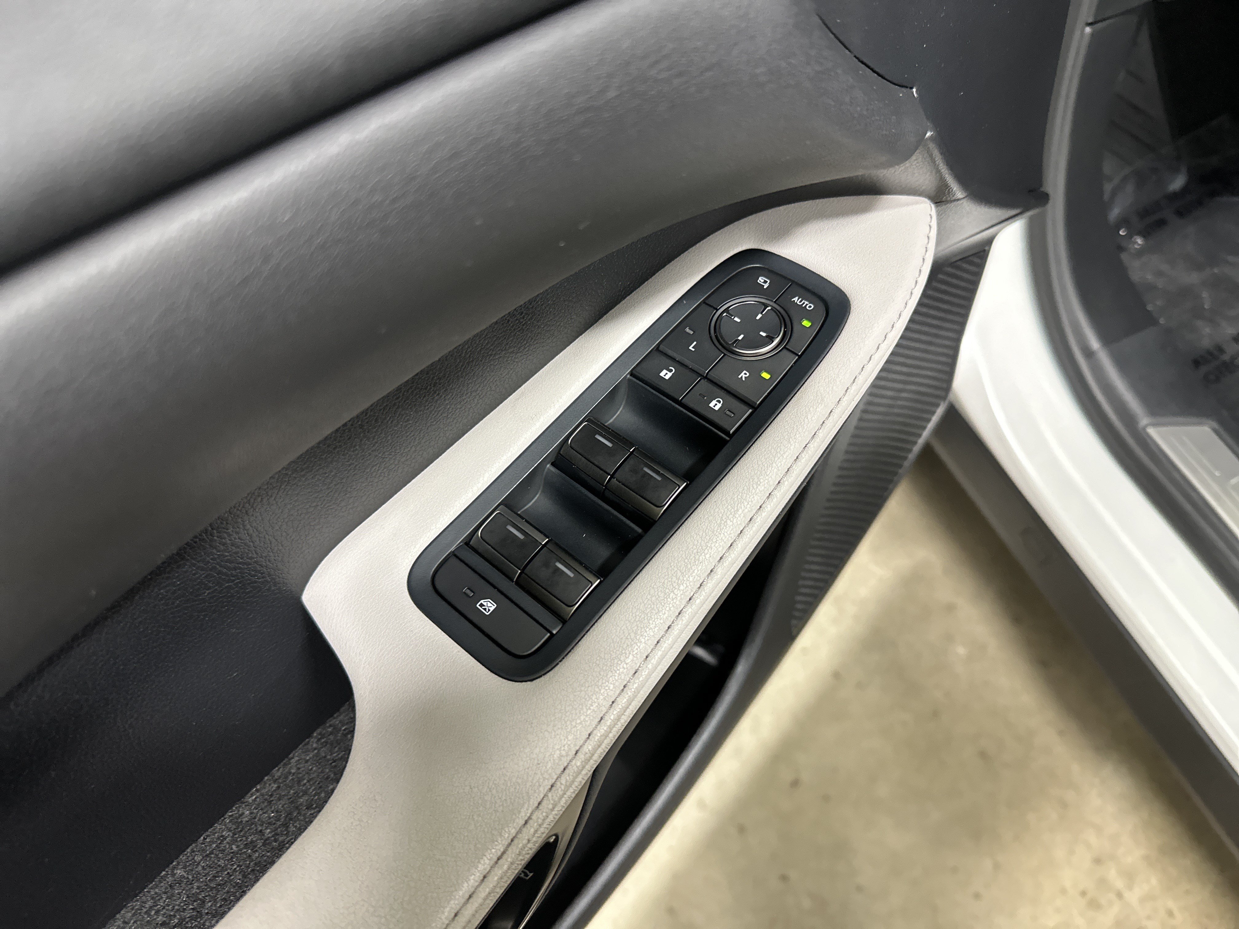 Certified 2024 Lexus RX 350 AWD w/ Premium Package w/ Convenience Package image 15