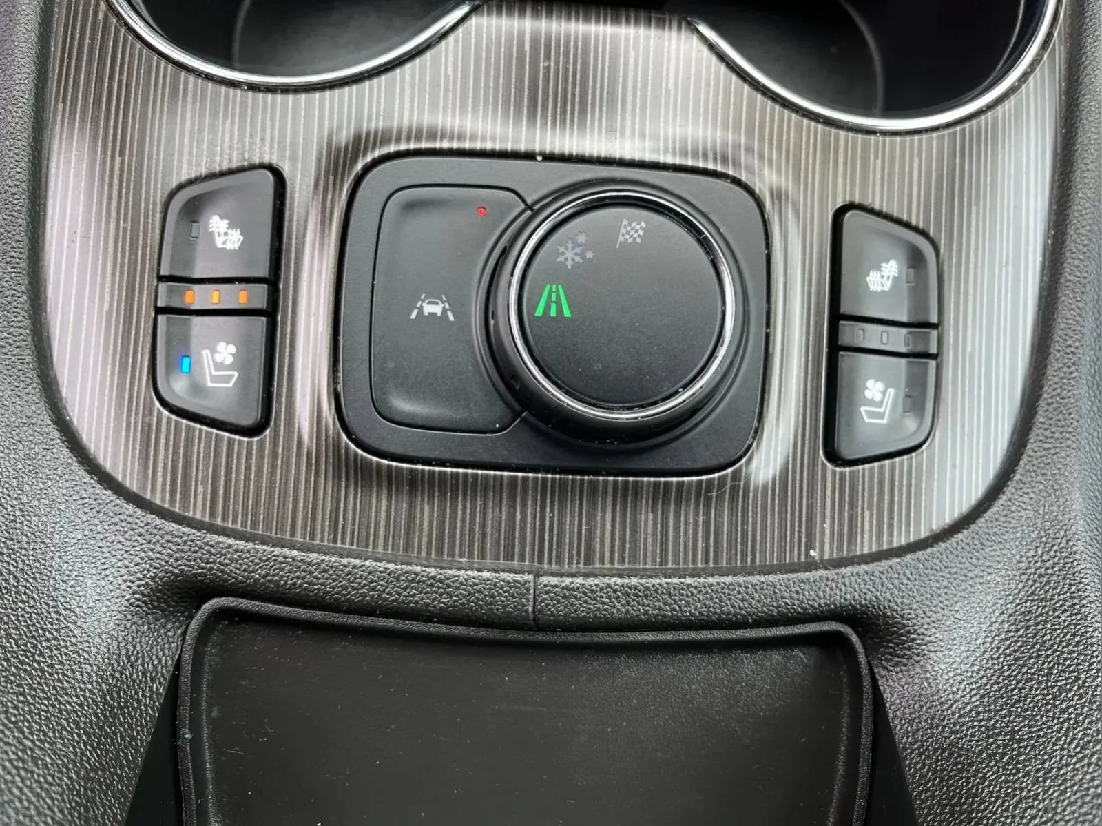 Used 2022 GMC Acadia SLT w/ Elevation Edition FWD image 18
