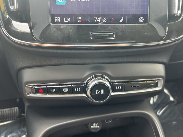 Certified 2025 Volvo XC40 B5 Plus AWD/4WD image 25