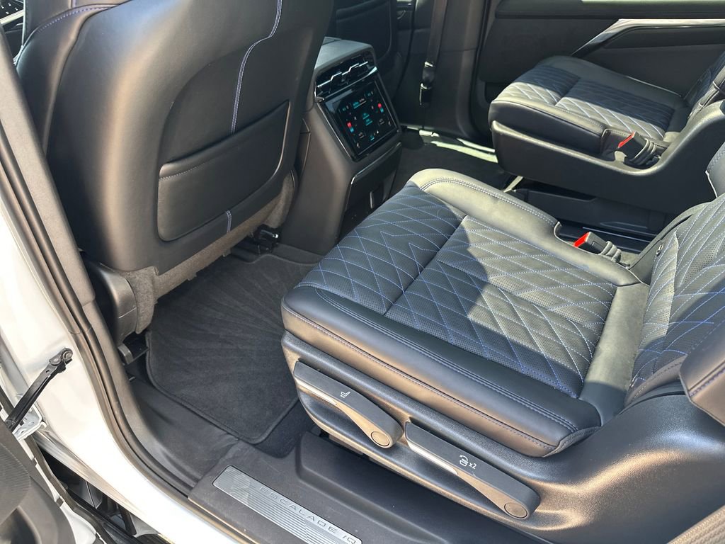 Used 2026 Cadillac Escalade IQL Luxury AWD/4WD image 39