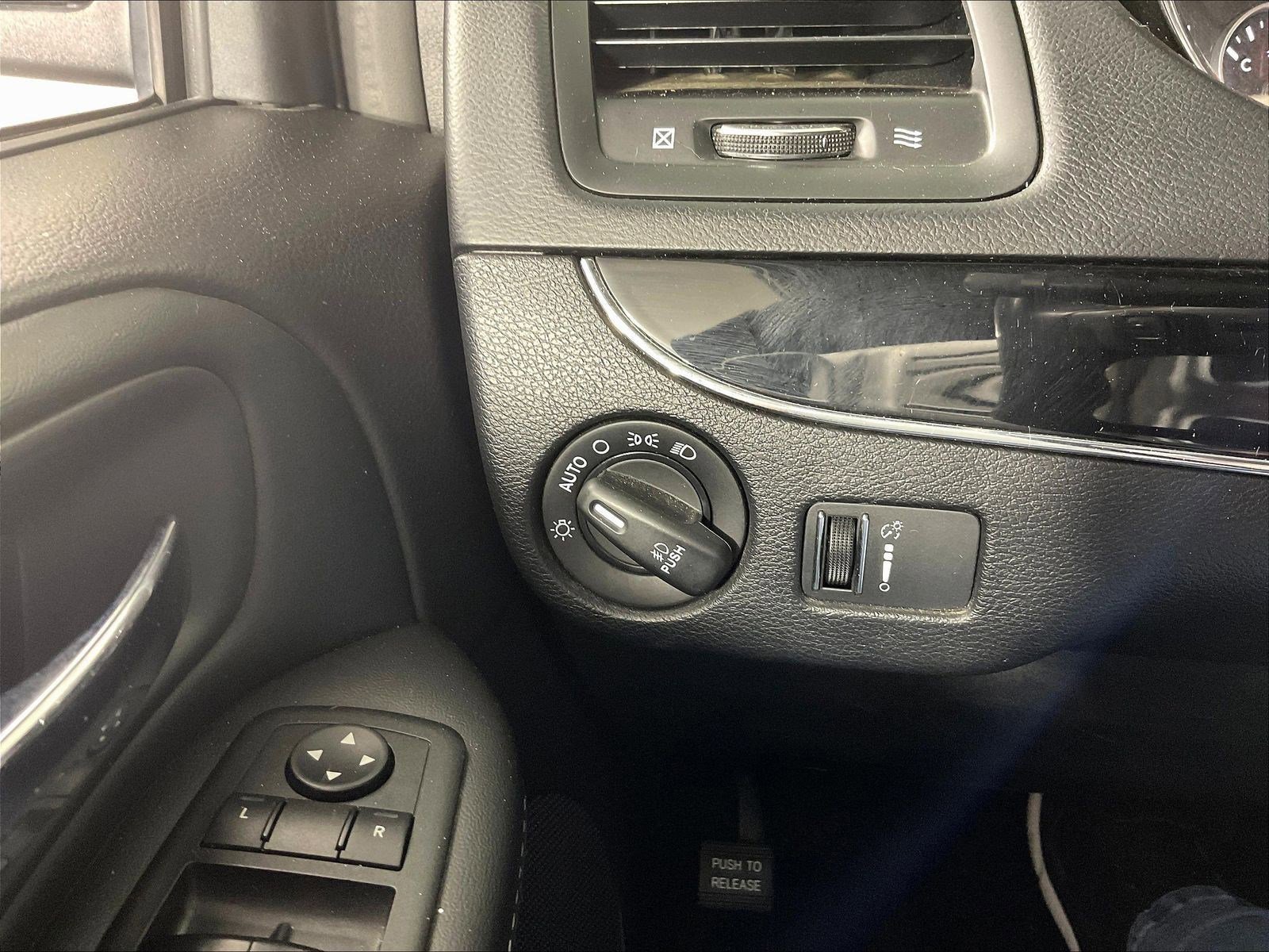 Used 2018 Dodge Grand Caravan SE FWD image 15
