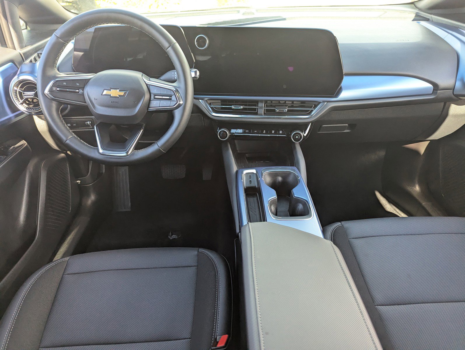 Certified 2025 Chevrolet Equinox EV LT w/ Convenience Package image 16