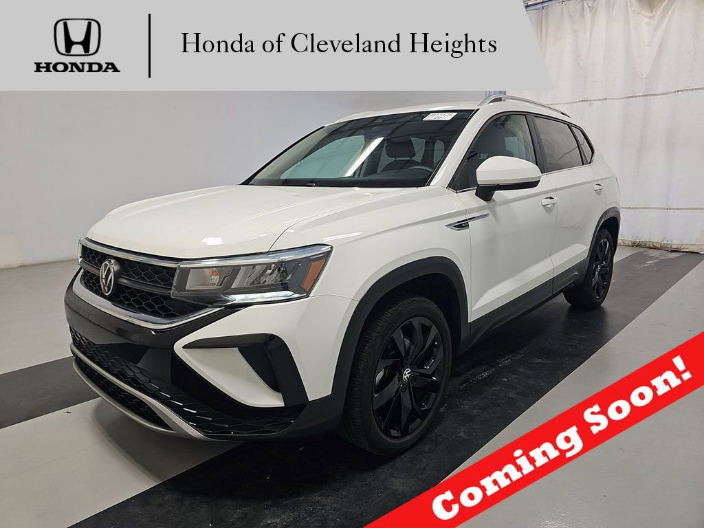 Used 2023 Volkswagen Taos SE w/ Black Wheel Package